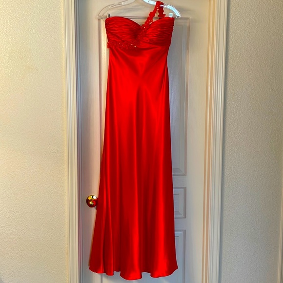 Morgan Prom Dress - Picture 1 of 11